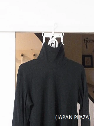 Clothes Hanger for Jumper & High Neck - Color by Random (Made in Japan) - Image 10