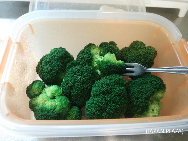 Microwave Cooker for Steamed Vegetable 900ml (Made in Japan) - Image 8