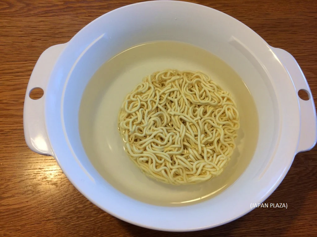 Microwave Ramen Cooking Container 1.5L (Made in Japan) - Image 2