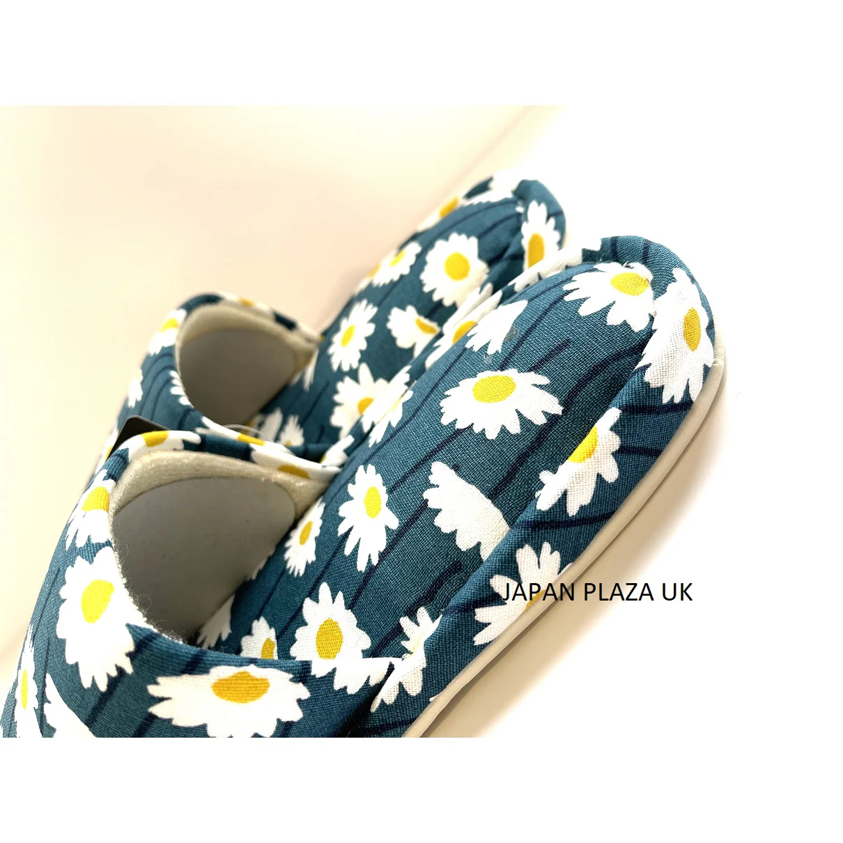 Woman Slippers with Daisy Pattern (Made in Japan) - Image 14
